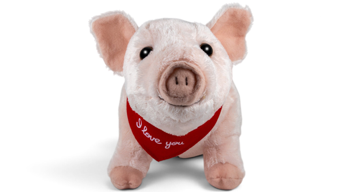 Kuscheltier Schwein stehend – rotes „I Love You“-Halstuch